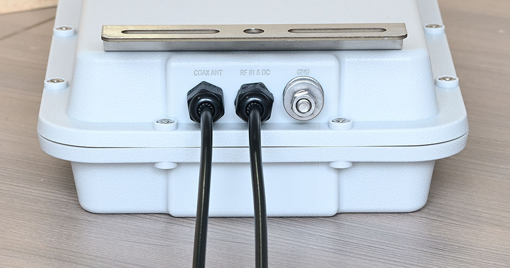 mAT-80R 底部接口 - COAX ANT、RF IN & DC、GND